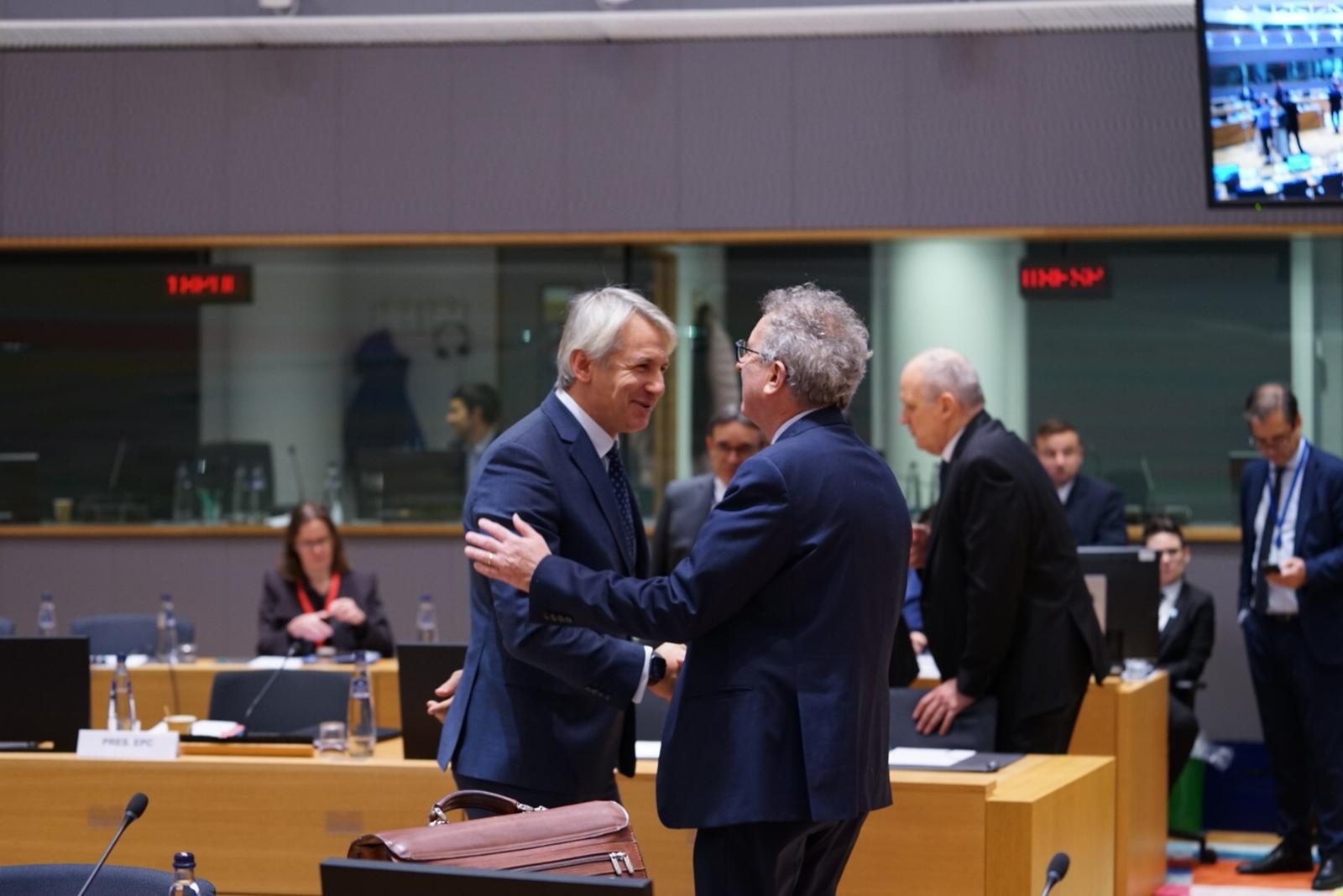 Victor Ponta, candidat la Președinția României, promite educație pentru diaspora, cu Eugen Teodorovici alături