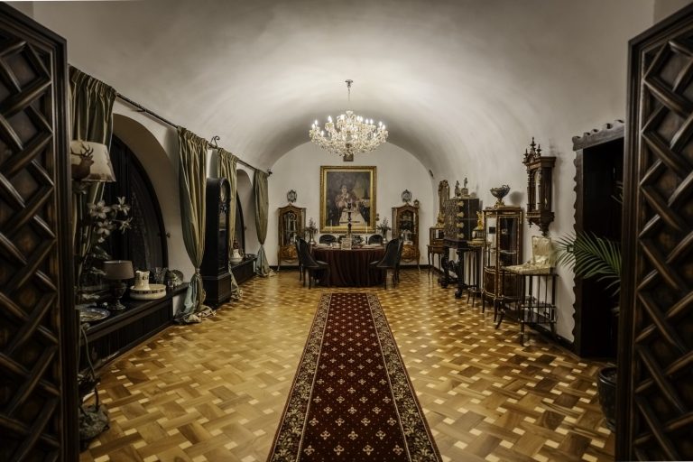 Casa Gheorghe Tătărescu din București: de la habitatul discret al puterii interbelice la actuala EkoGroup Vila